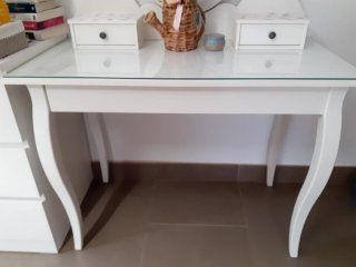Tocador Ikea Blanco.Los adornos no están incluidos