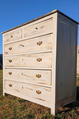 Cómoda antigua de madera