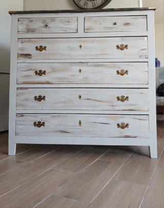 Cómoda antigua de madera