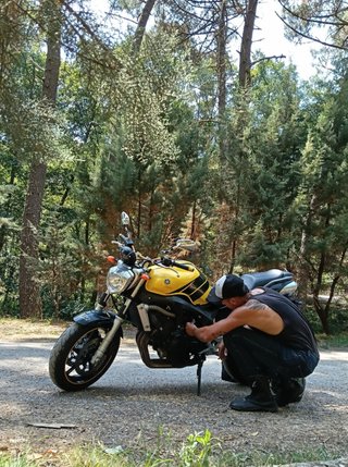 Yamaha FZ6 Naked Negra y Amarilla