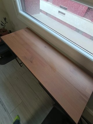 Mesa industrial con cajón y estante