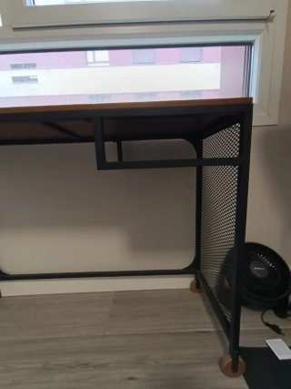 Mesa industrial con cajón y estante