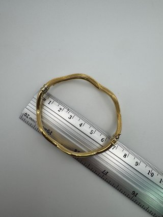011-05-00501 PULSERA ONDULADA RIGIDA ORO 18K