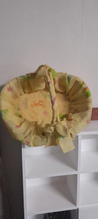 Cesta de bebé con estampado floral