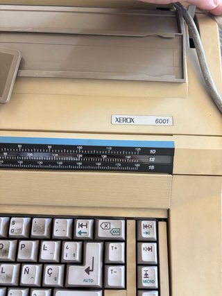 Máquina de escribir RX antigua