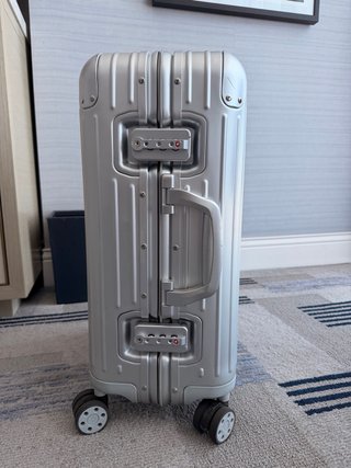 Maleta de viaje Rimowa plateada