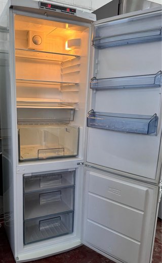 FRIGORÍFICO COMBI NO FROST MARCA AEG