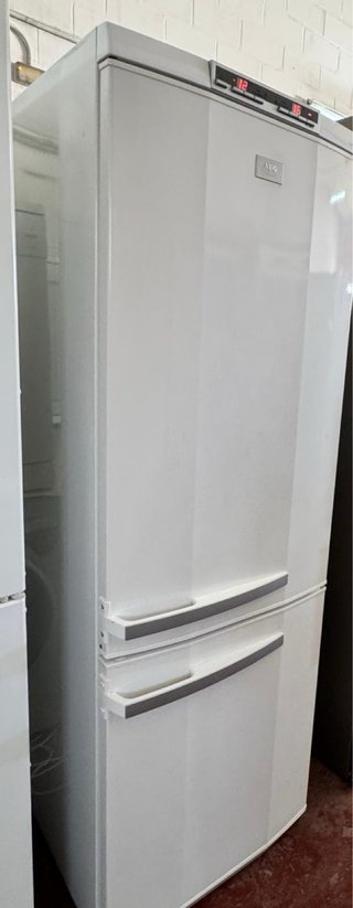 FRIGORÍFICO COMBI NO FROST MARCA AEG