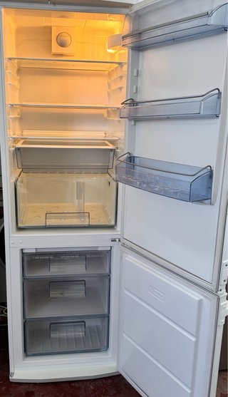 FRIGORÍFICO COMBI NO FROST MARCA AEG