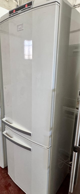 FRIGORÍFICO COMBI NO FROST MARCA AEG