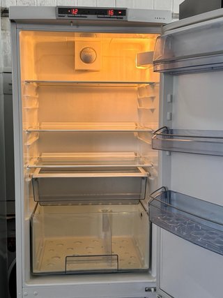 FRIGORÍFICO COMBI NO FROST MARCA AEG