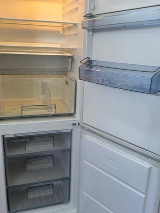 FRIGORÍFICO COMBI NO FROST MARCA AEG