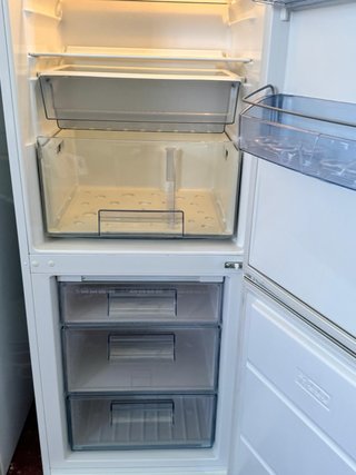 FRIGORÍFICO COMBI NO FROST MARCA AEG