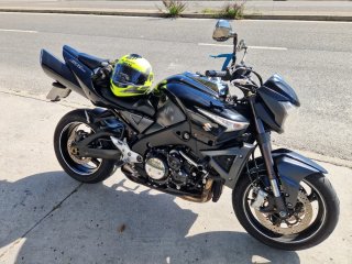 Motocicleta Negra Suzuki b-king  Año 2010  64.000