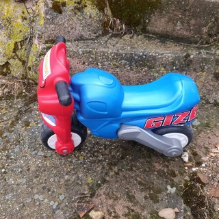 Moto de juguete sin pedales azul y roja