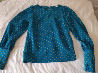 Camisa flamenca azul con lunares amarillos