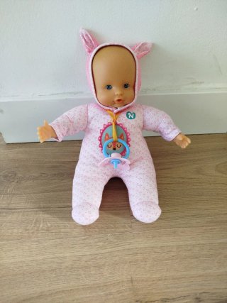 Muñeca Nenuco con pijama rosa y orejas