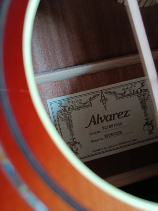 Alvarez RF26CESB Electroacústica Cutaway + Funda