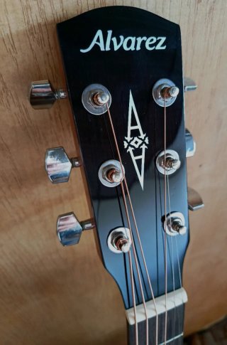 Alvarez RF26CESB Electroacústica Cutaway + Funda