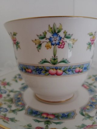 Taza de té de porcelana con flores
