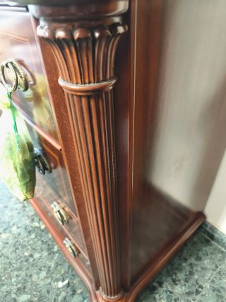 Mueble bureau de madera y piel
