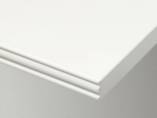 Estanterías blancas de pared con soportes