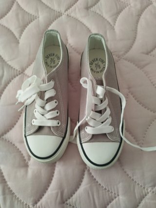 Tenis sin estrenar talla 34