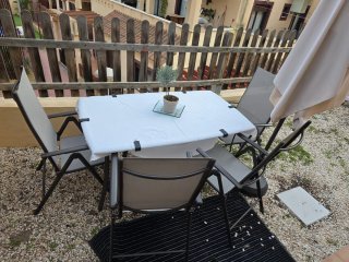 Mesa y 4 Sillas Jardín Cristal Metal y sombrilla