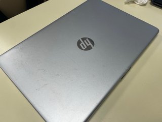 HP Laptop 15s-fq2003ns Plata, funciona perfecto