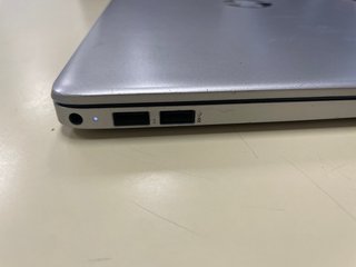 HP Laptop 15s-fq2003ns Plata, funciona perfecto