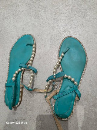 Chanclas de verano con hebilla