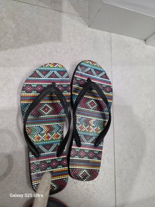 Chanclas de verano con hebilla