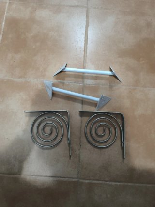 4 Soportes para baldas. Metálicos