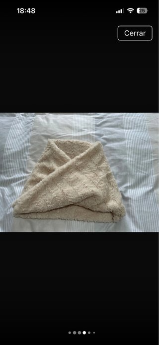 Bufanda braga cuello beige con pelo corto