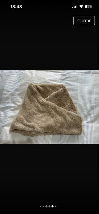 Bufanda braga cuello beige con pelo corto