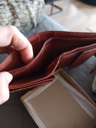 Cartera de piel marrón
