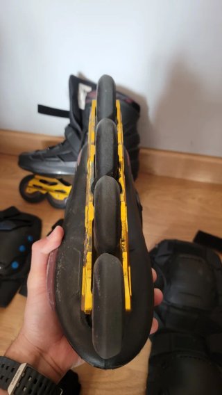 Patines KRF en línea y protecciones