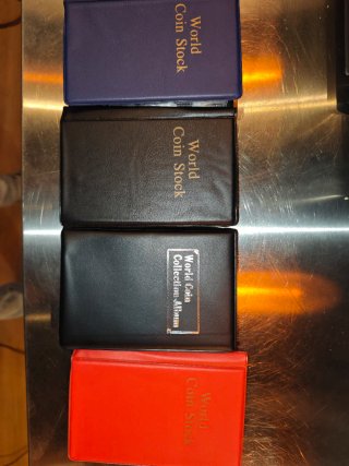 4 Álbumes para Monedas World Coin Stock