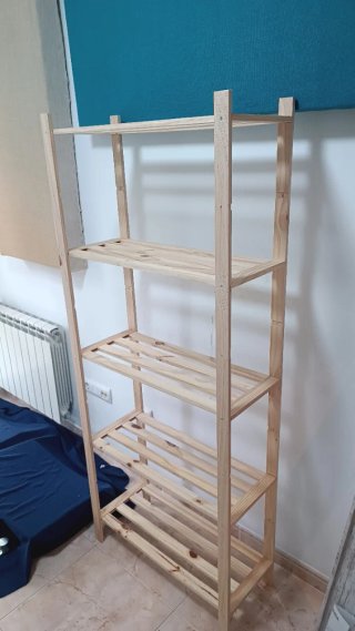 Estantería de madera