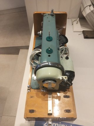 Máquina de coser Alfa Royale