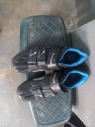 Zapatos con calas