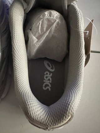Zapatillas Asics Beige/Plata Talla 43.5 Nuevas