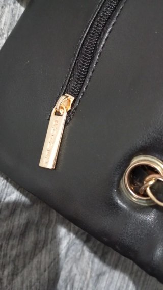 Borsa Chanel Pelle Nera Logo Oro
