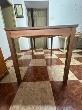 Mesa y 4 Sillas de Comedor