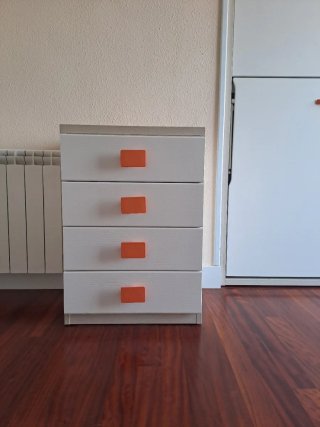 Literas plegables,cajonera, mesa y silla