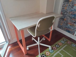 Literas plegables,cajonera, mesa y silla