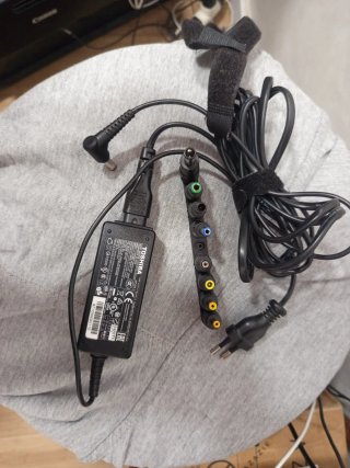 Cargador Toshiba Ajustable Universal