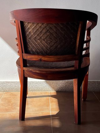 Poltrona in legno con rattan