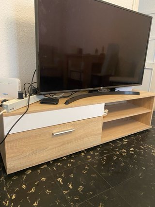 Salón completo: sofá, mesa y muebles