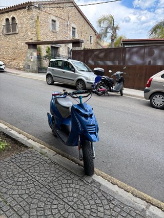 Beta Ark 49cc Scooter Azul